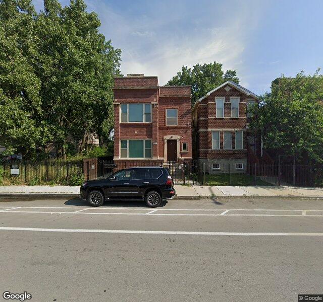 Moon Movers Moving Company storefront - Chicago