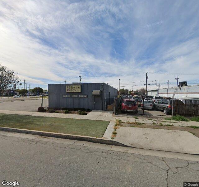 Lifetime Fitness storefront - Bakersfield