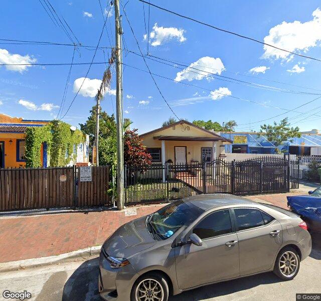 Rey's Auto Repair Shop storefront - Miami