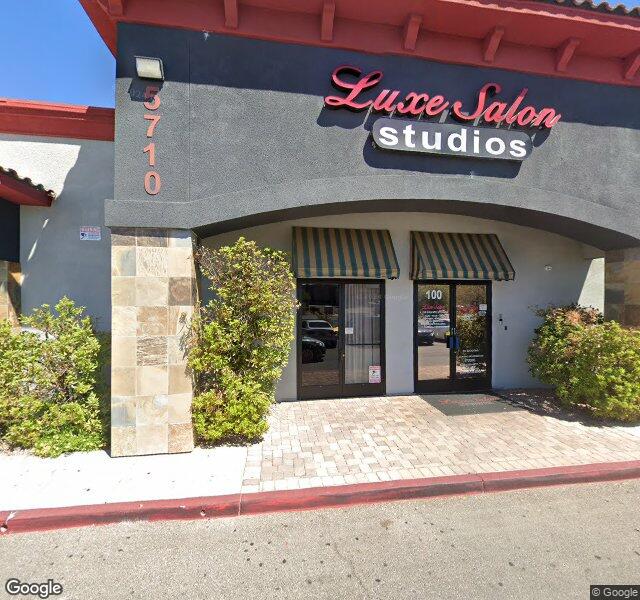 Leashes Pet Salon storefront - Las Vegas
