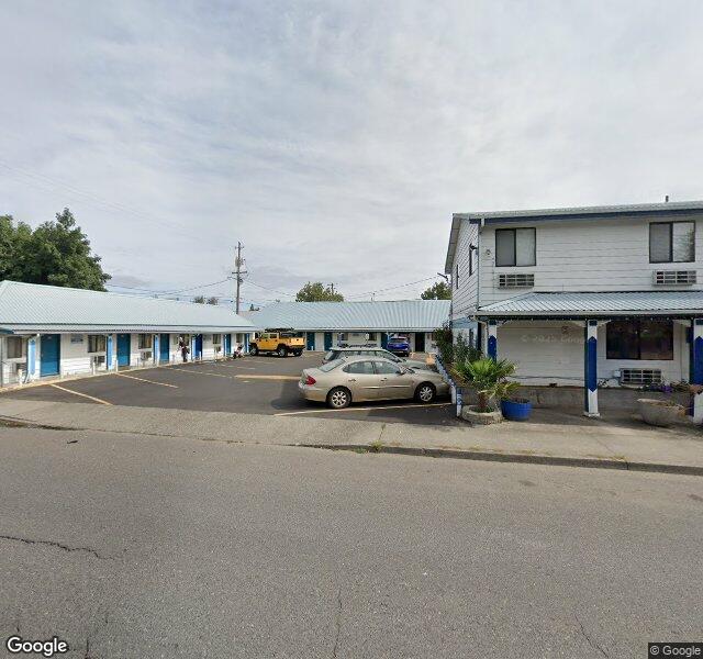 Three Star Moving storefront - Portland